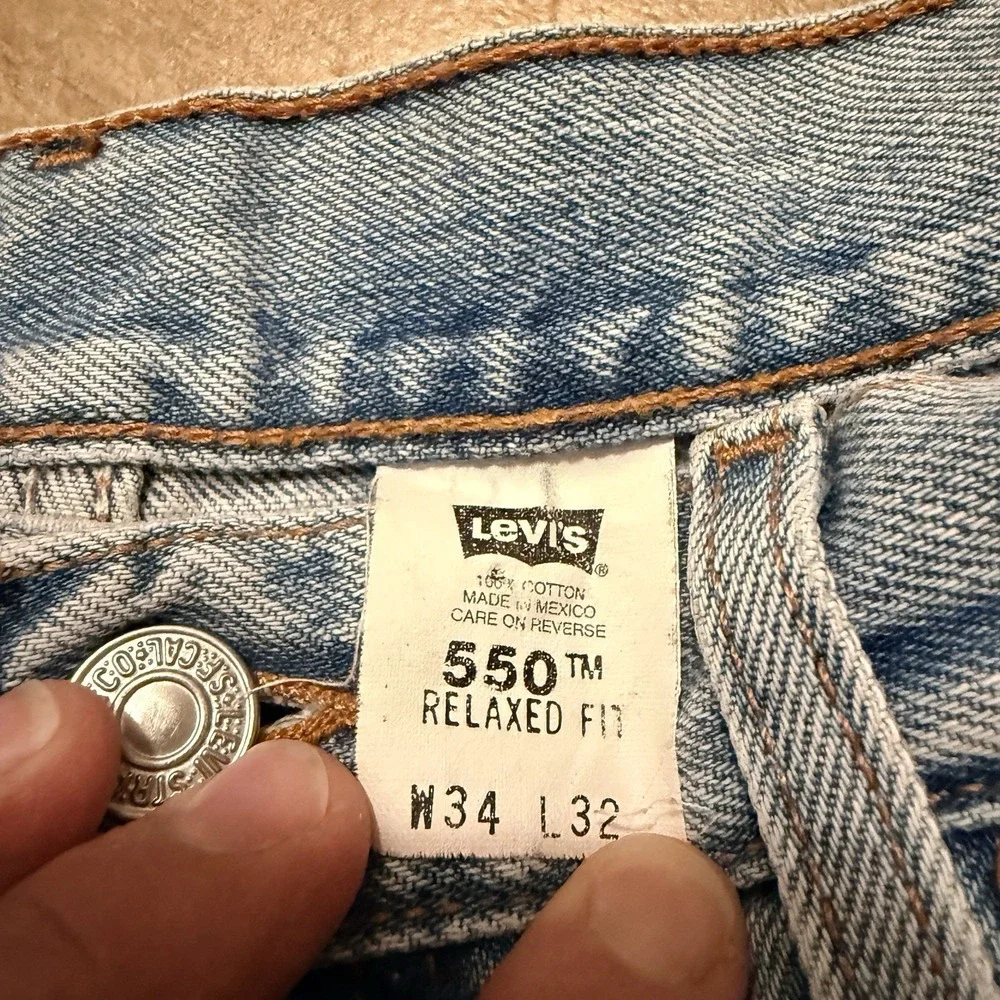 Vintage Levi's 550 Relaxed Light Wash Denim Jeans 34x32 Mexico Perfectly Worn